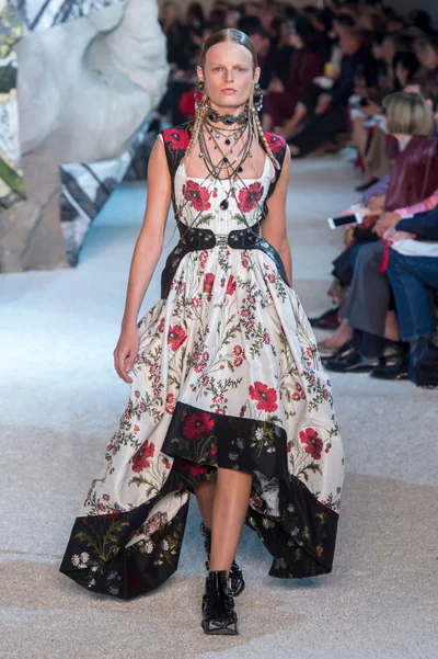 Look 27